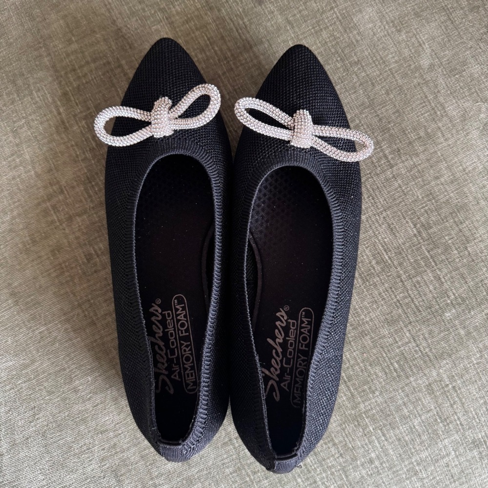 NEW Skechers Cleo Size 6 Black Knit Pointed Toe Bow Flats Silver Bows - Picture 3 of 7